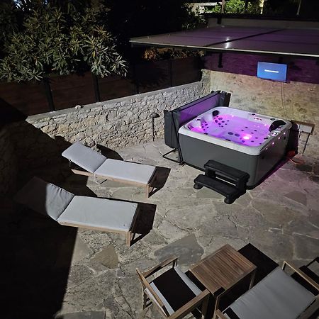 The Stonehouse Suites With Private Bath Spas ลิมาซอล ภายนอก รูปภาพ
