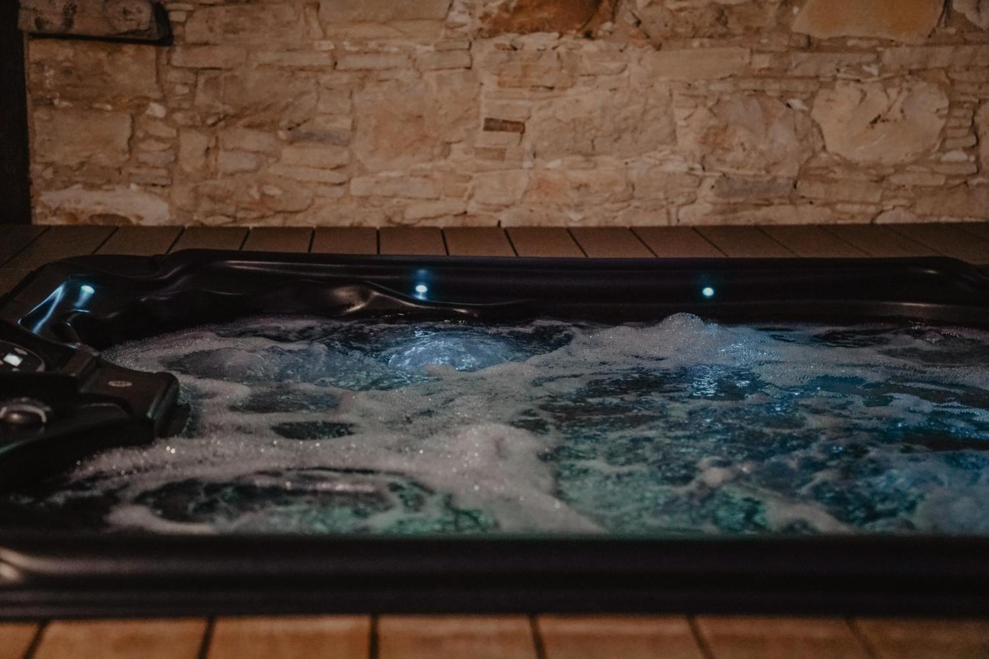 The Stonehouse Suites With Private Bath Spas ลิมาซอล ภายนอก รูปภาพ