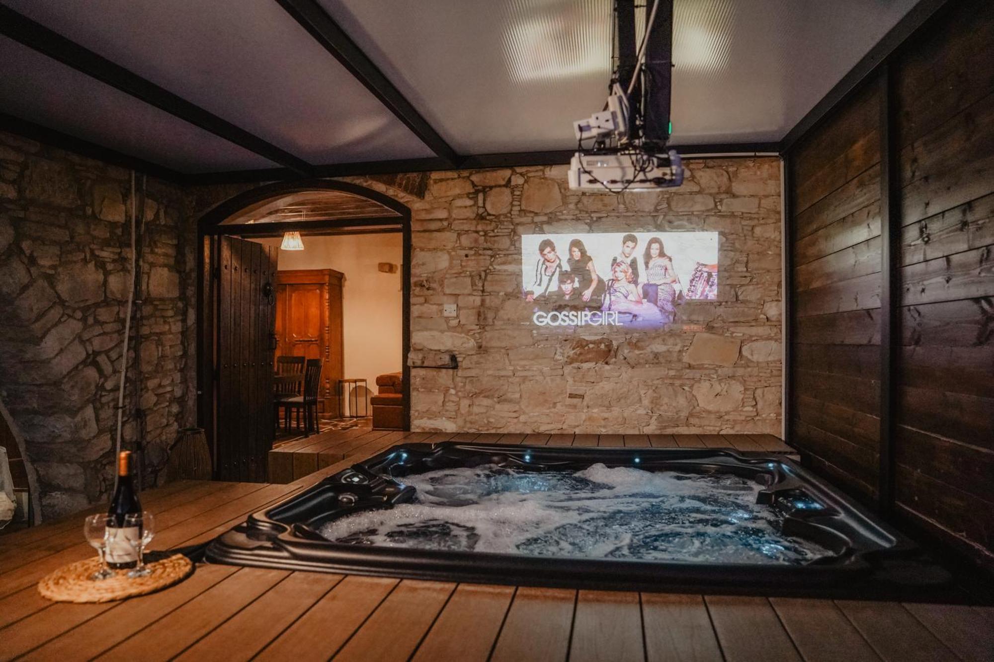 The Stonehouse Suites With Private Bath Spas ลิมาซอล ภายนอก รูปภาพ